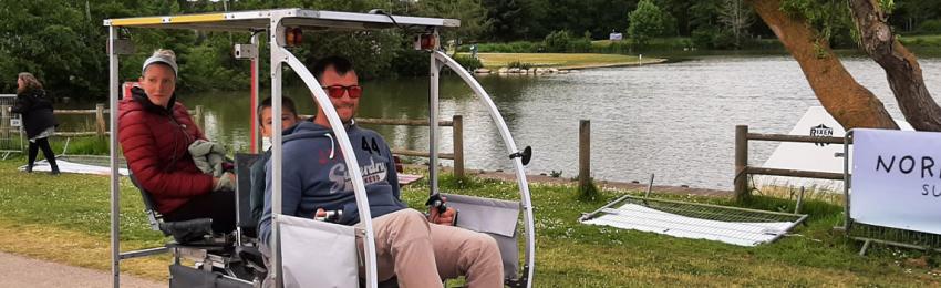 vélo à assistance électrique avec un passager et un conducteur